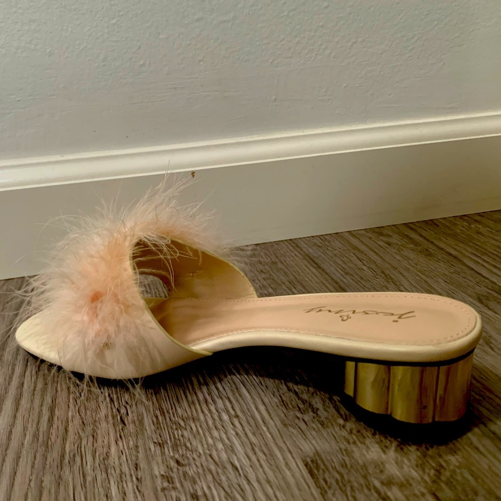 Women furry sandals
